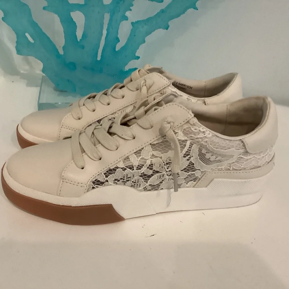 DV by Dolce Vita WMNs Ivory Lace Comfort Memory Foam Cushion Sneaker SZ 7.5 NWOB